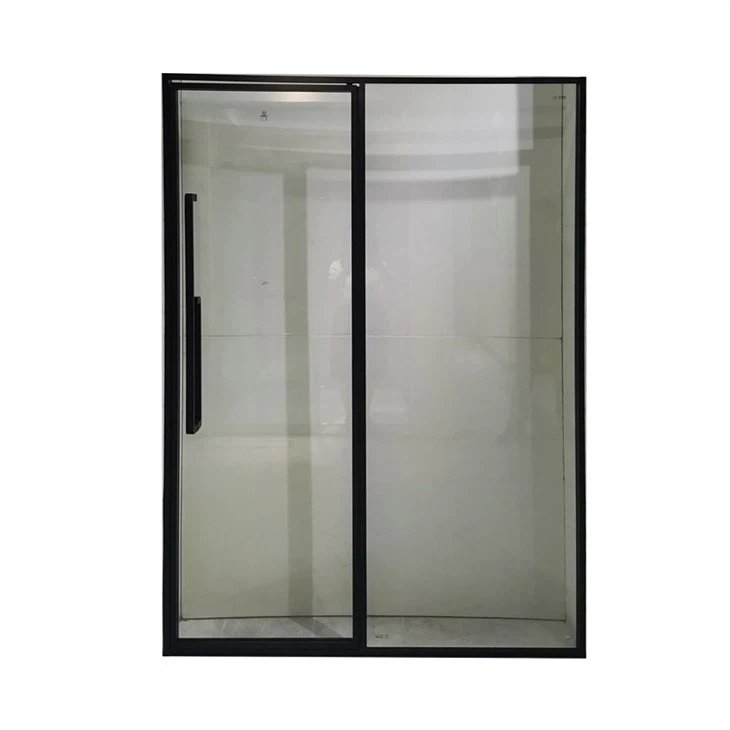 Čierna zarámovaná obrazovka mokrej miestnosti