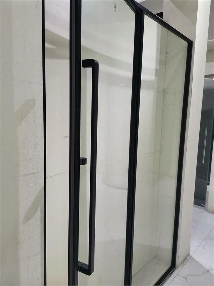hinged return shower screen