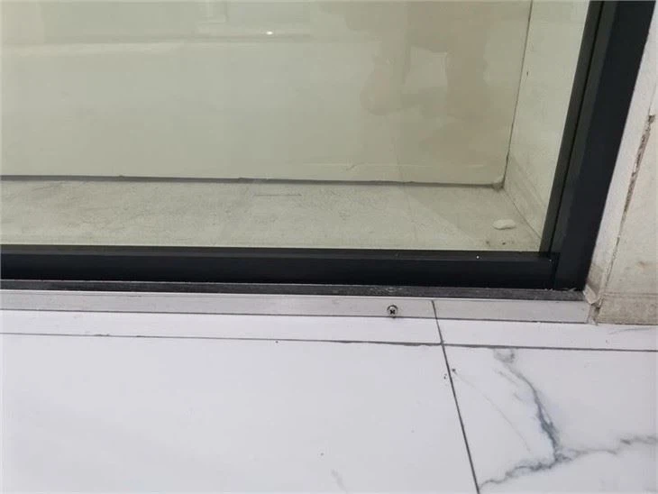 coloured shower screen